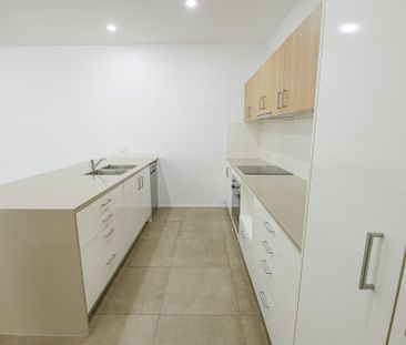 TWO WEEKS RENT FREE! Perfectly Positioned Prestige Apartment - Photo 6