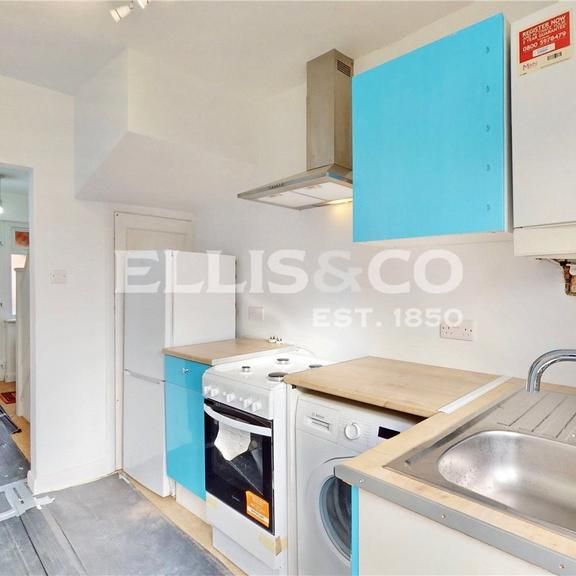 3 bedroom end of terrace house to rent - Photo 1