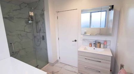 Stylish Townhouse with Expansive Views - Photo 4