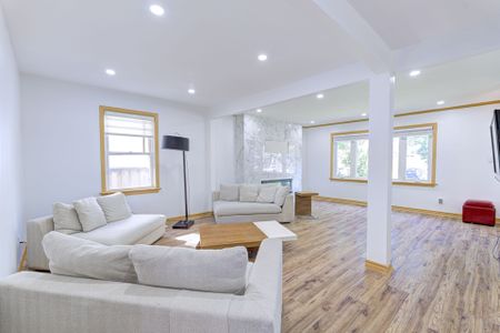 For Lease - 97 Edgecroft Road, Toronto, Ontario - Photo 4