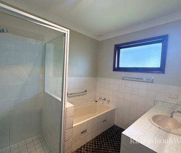 Comfortable Family Home! - Photo 5