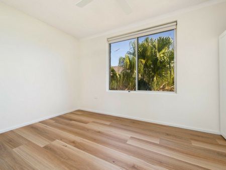 Top Floor Unit in Sought After Pocket of Newport - Photo 5