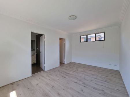 WELL PRESENTED 3-BEDROOM APARTMENT FOR RENT - Photo 4