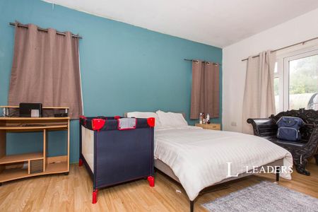 4 bedroom bungalow to rent - Photo 4