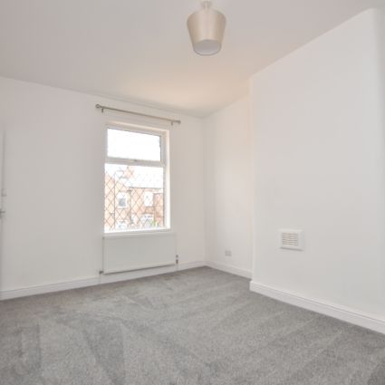 3 Bedroom Terraced House - Photo 1