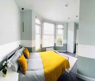 Room in a Shared Flat, Arngask Road, SE6 - Photo 1