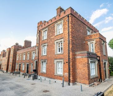 Flat to rent - Langhorne Street, Woolwich, SE18 - Photo 2