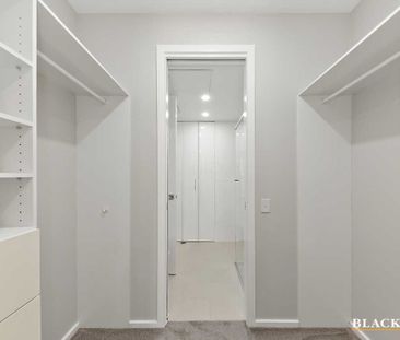 Extra large one bedroom - Photo 3