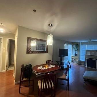 Large 2 bedroom and 1 bath Condo - Photo 4