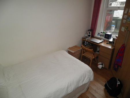 2 Bed Flat Second Avenue - Photo 3