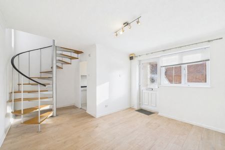 Honeybourne Drive, Cavendish Park, Cheltenham, GL51 - Photo 2