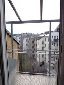 Jößnitzer Str. 151, Wohnung 10 ~~~ Balkon, Badezimmer mit Wanne, Abstellraum im Treppenhaus, Abstellfläche im Spitzboden - Photo 5