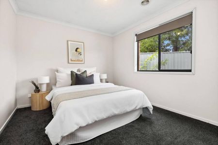 Stylish Single Level Sanctuary - Photo 4