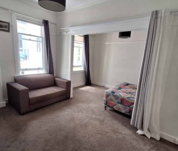 Retro in The Brooklyn - Photo 1