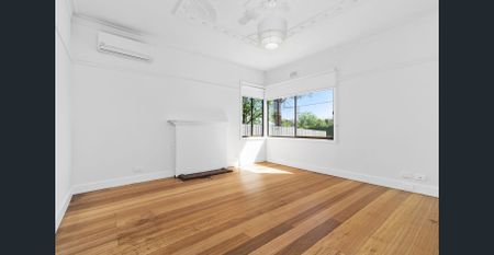 Stylish Full Renovation, Prime Location – 4 Bedroom, 2 Bathroom - Photo 5