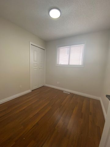Beautiful 3-Bedroom Main Floor for Rent in Martindale - Photo 2