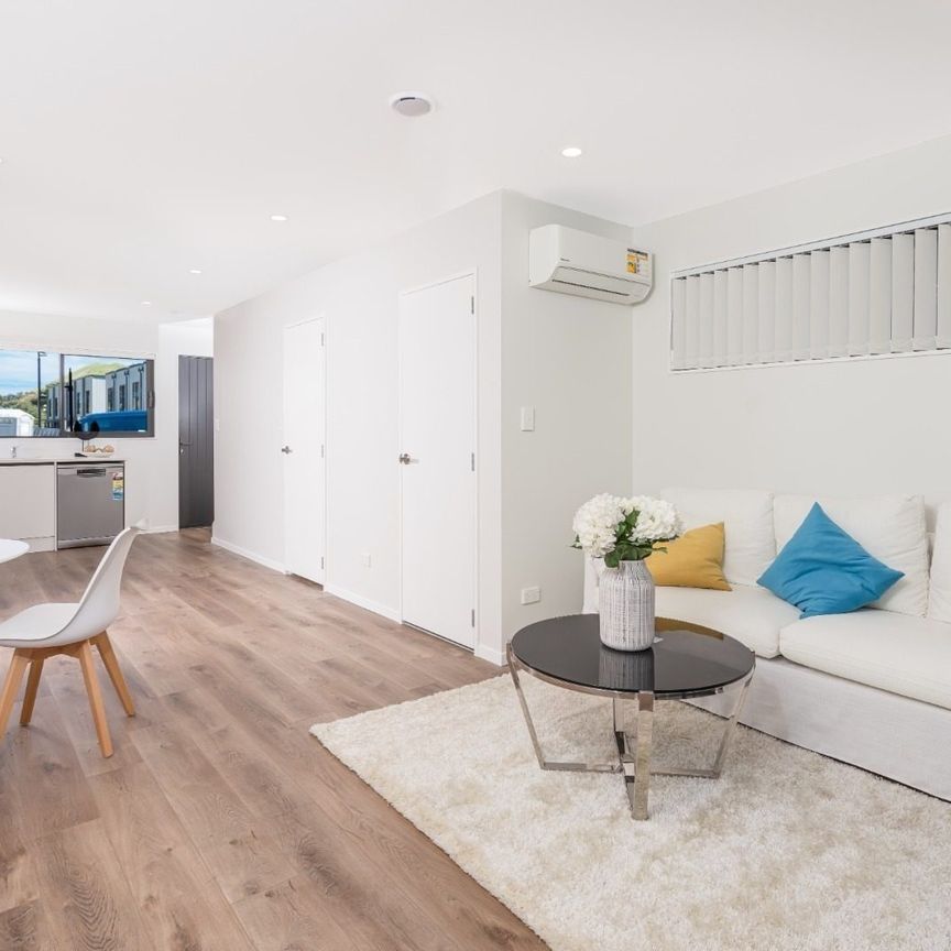 MANGERE BRIDGE, 3 BEDROOMS - Photo 1