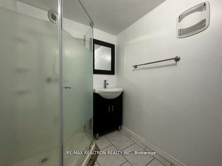 For Lease - 713 Sunnypoint Drive Unit# Lower Level, Newmarket, Ontario - Photo 4