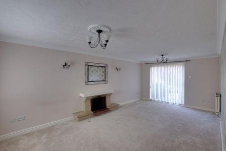 4 bedroom detached house to rent - Photo 2