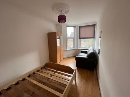 4 bedroom apartment to rent - Photo 3