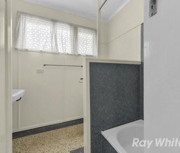 Spacious unit in great location! - Photo 5