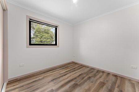 Modern living with bush views - Photo 4