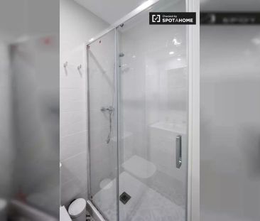 Room in a shared 7-bedroom apartment for rent in La Dreta de l'Eixample, perfect for professionals and students - Foto 6