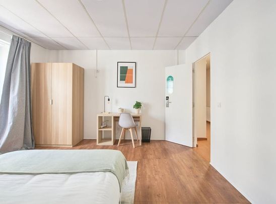 Rua Alexandre Herculano, Lisbon, Lisbon 1150-005 - Photo 1