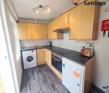 1 bedroom in a house share to rent - Photo 3