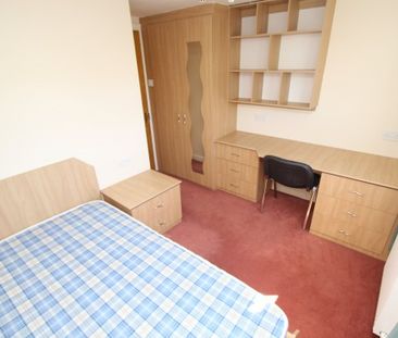 6 Bed - Derwentwater Grove, Leeds, - Photo 5