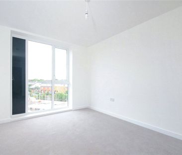 2 bedroom Flat in Oscar Wilde Road, Reading - Photo 1