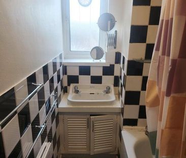 1 bedroom in a flat share to rent - Photo 4