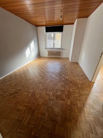 2,5 Zimmerwohnung mit Einbauküche renoviert Holzparkett. - Photo 5
