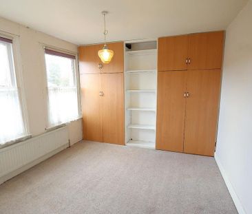 3 bedroom end of terrace house to rent - Photo 2