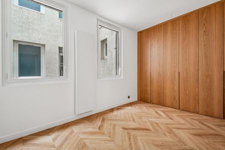 Location Appartement 5 pièces 176m² PARIS 16ème - Photo 3