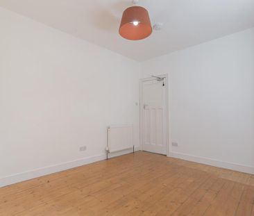 4 bedroom semi-detached house to rent - Photo 6