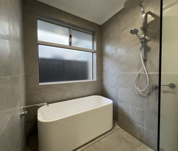 Modern Family Home - Photo 4