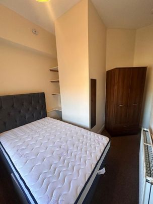 4 bedroom flat to rent - Photo 1