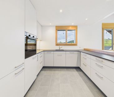 Bright 3.5-room attic apartment in Huttwil – Freshly renovated! - Photo 2