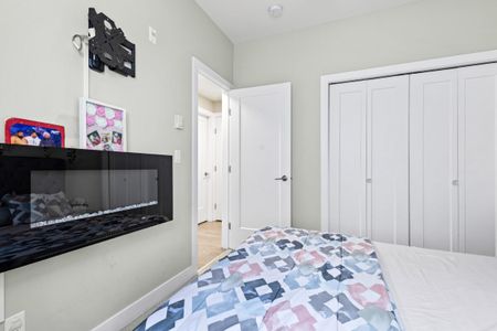 Bright Corner Condo with 2 Parking - Photo 3
