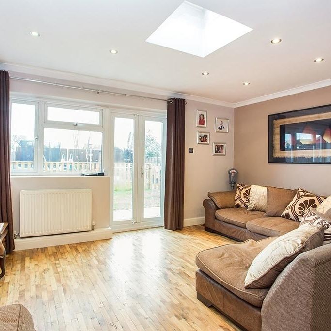 4 bedroom terraced house to rent - Photo 1