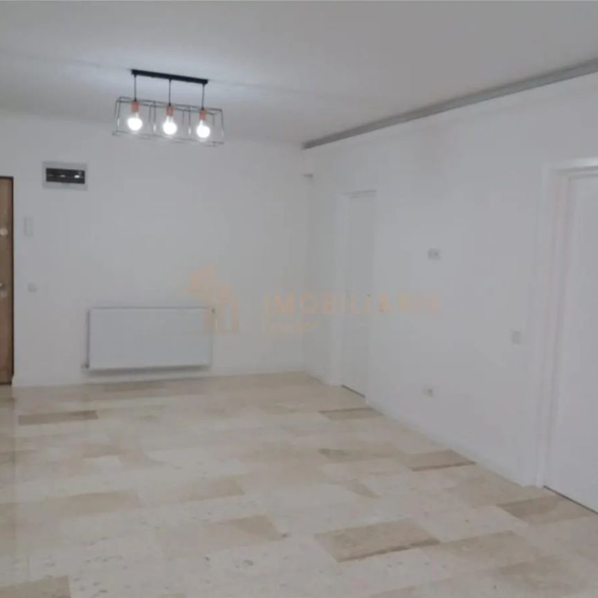 Apartament cu 3 camere ,pretabil pentru birouri - Fotografie 1