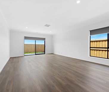 Brand New Modern House is Sure to Impress.(2 Living Areas) - Photo 5