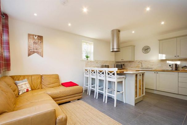 3 bedroom parking to rent - Photo 1