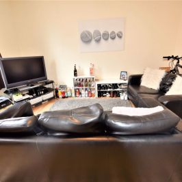 2 bedroom House in Harold View, Leeds - Photo 1