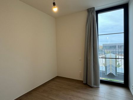 Stijlvol en energiezuinig nieuwbouwappartement met 2 slaapkamers te huur aan de rand van Veurne - Photo 2