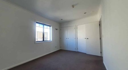 Two Bedroom with Two carparks! - Photo 4