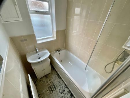 2 bedroom semi-detached bungalow to rent - Photo 4