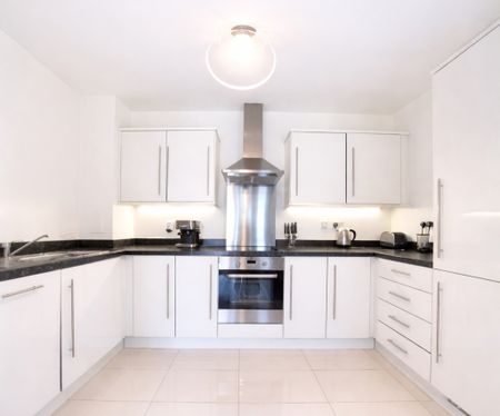 1 Bed Flat, Westgate House, TW8 - Photo 3