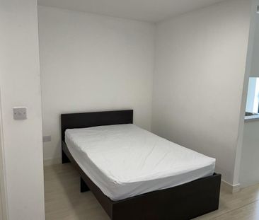 Studio to rent - Photo 3